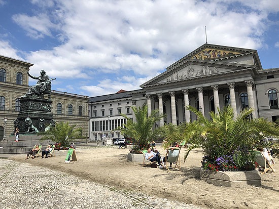 temporärer Palmengarten vor der Bayerischen Staatsoper (©Foto. Martin Schmitz)